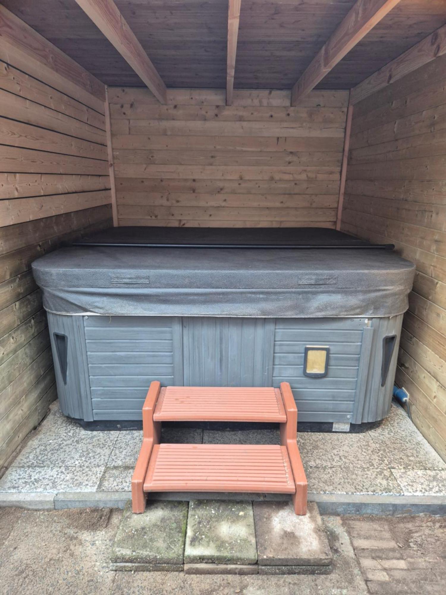 Luxe Boshuisje Met Prive Wellness & Jacuzzi Op De Veluwe エルメロ エクステリア 写真