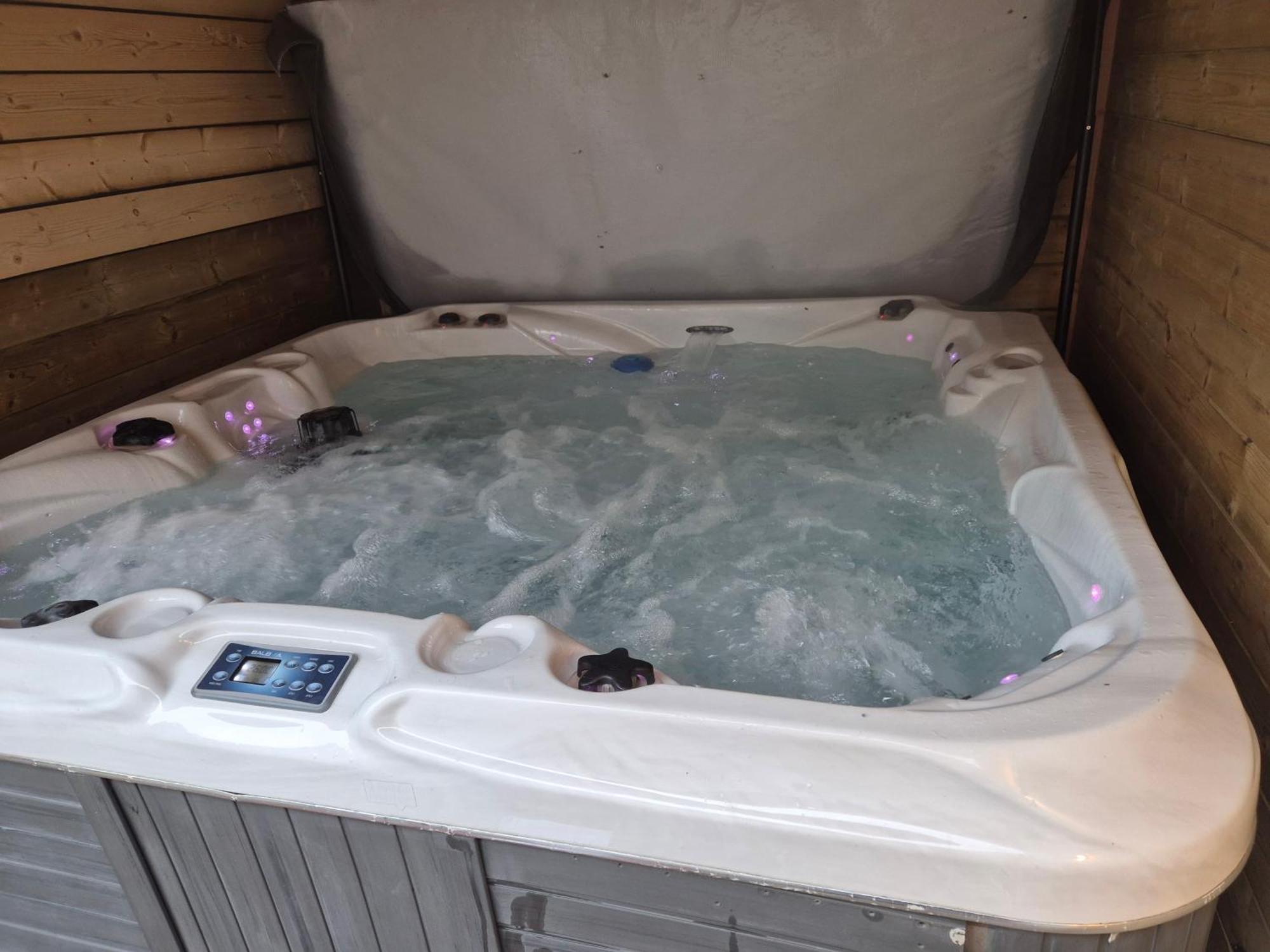 Luxe Boshuisje Met Prive Wellness & Jacuzzi Op De Veluwe エルメロ エクステリア 写真